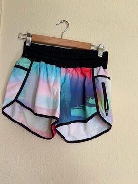 Lululemon SeaWheeze exclusive beach print shorts. Size 6.